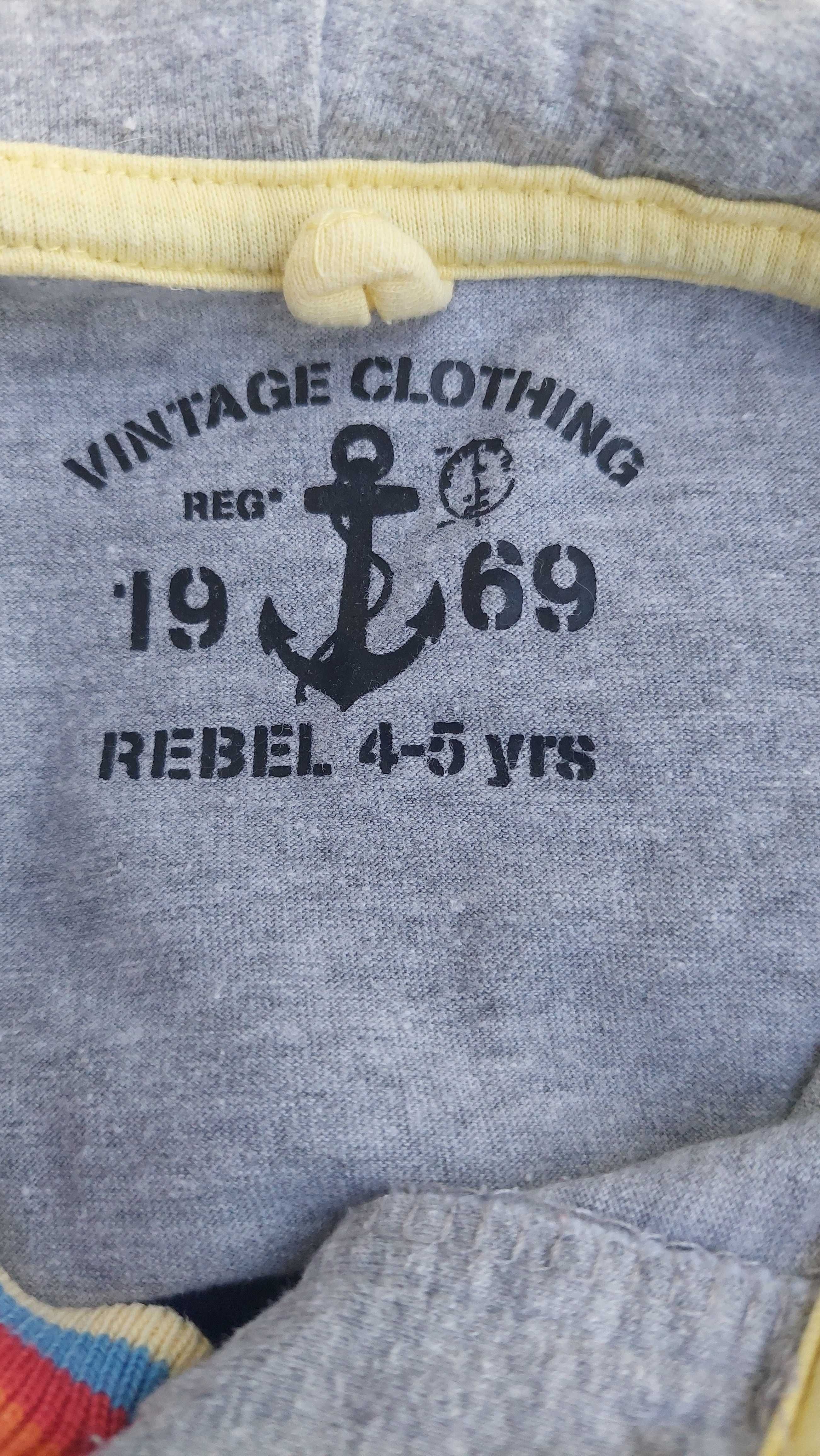 T-shirt com capuz menino 4/5 anos