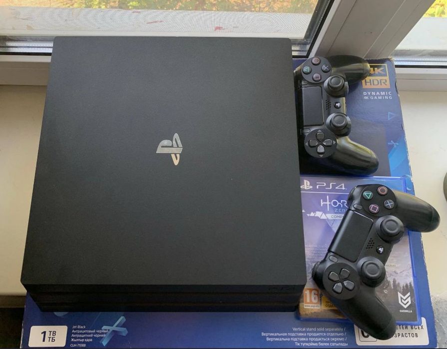 Продам PS4 PRO в відмінному стані