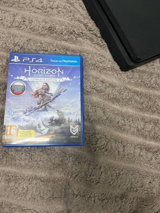 Ps4 slim 1tb,2 джойстики+ акаунт з багатьма іграми.