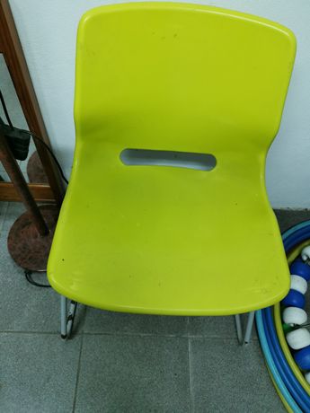 Cadeira em plástico