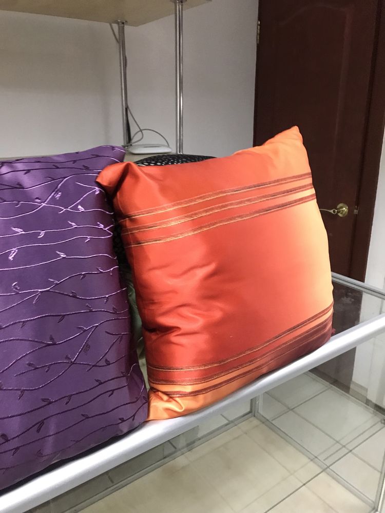 Подушки декоративные , диванные подушки
