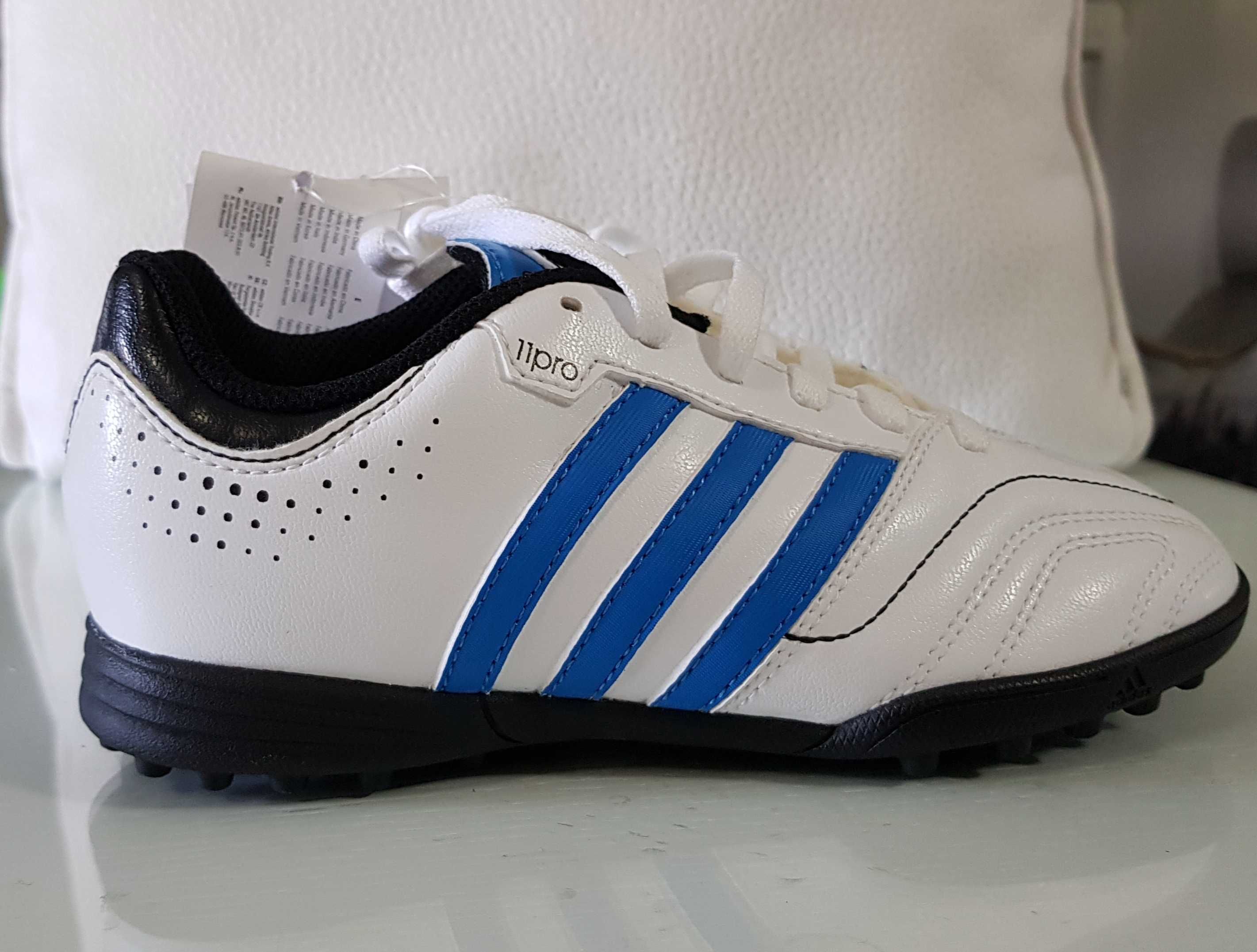 Chuteiras Adidas para Futebol, Novas em Folha, em Caixa Original, N°32