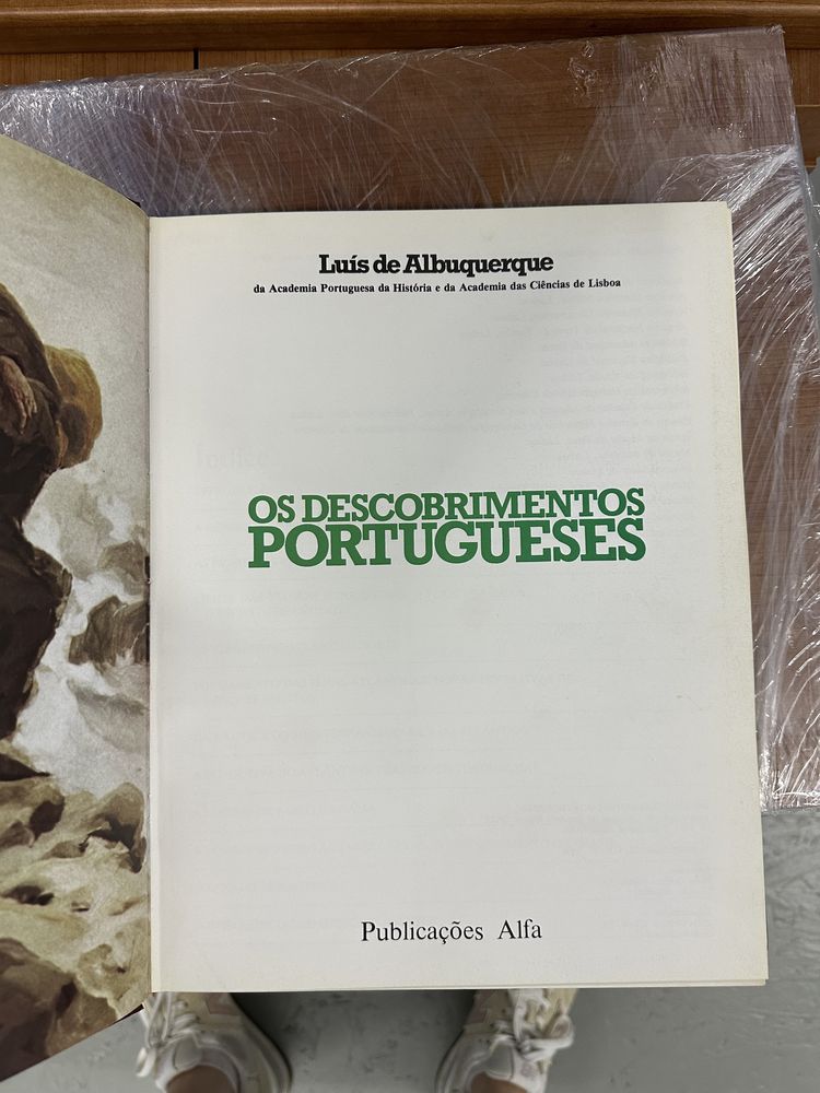 livro Os Descobrimentos Portugueses de Luís de Albuquerque.