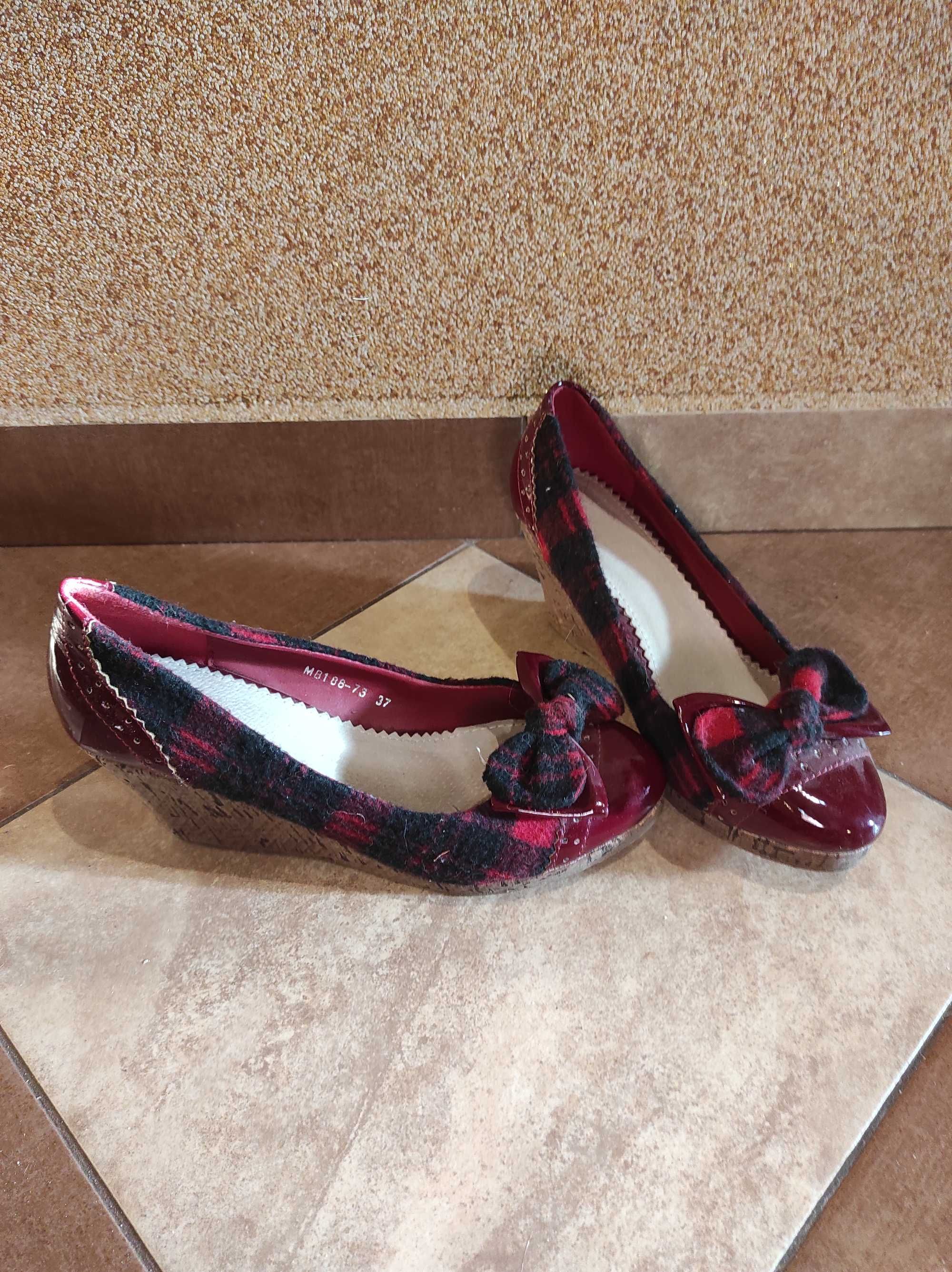 Koturny w kratkę bordowo czarne kokardy 37