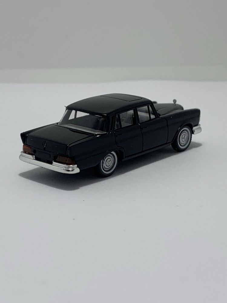 Mercedes 220 S da Wiking escala 1/87