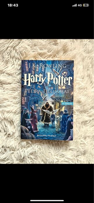 Livro harry potter e a pedra filosofal