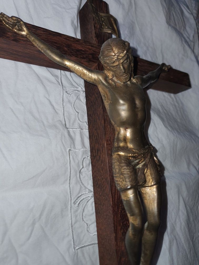 Antigo crucifixo com Cristo em bronze