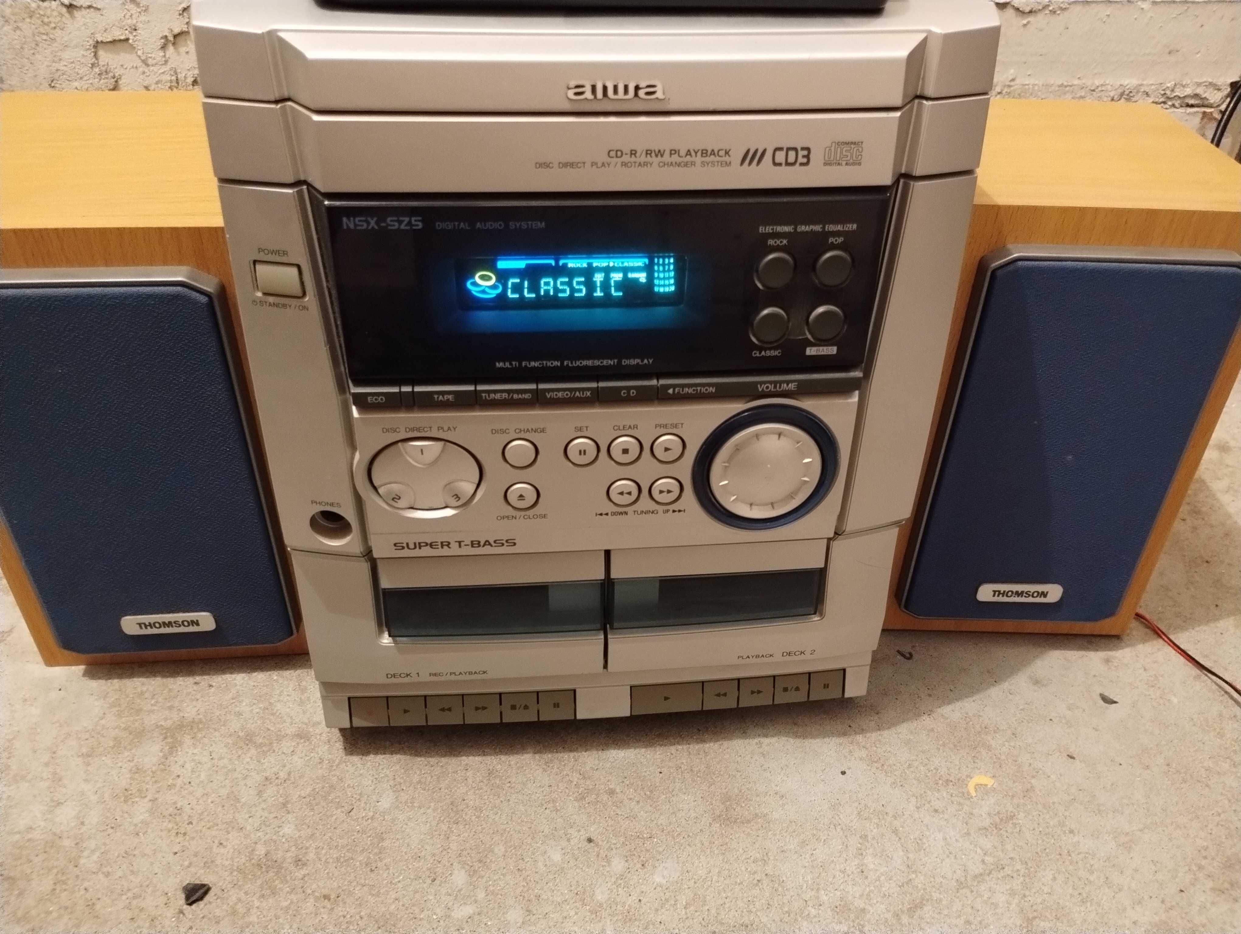 Wieża "aiwa" z pilotem i kolumnami