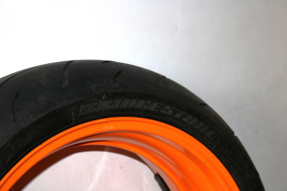 HONDA CBR REPSOL roda traseira