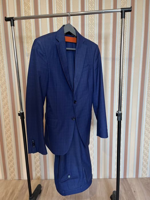 Костюм синій у клітинку