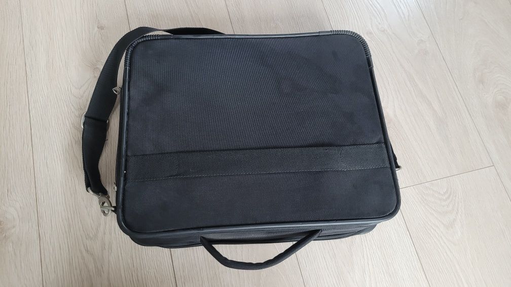 Czarna torba na laptopa American Tourister