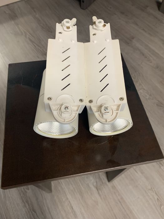 Трекові і точкові лампи