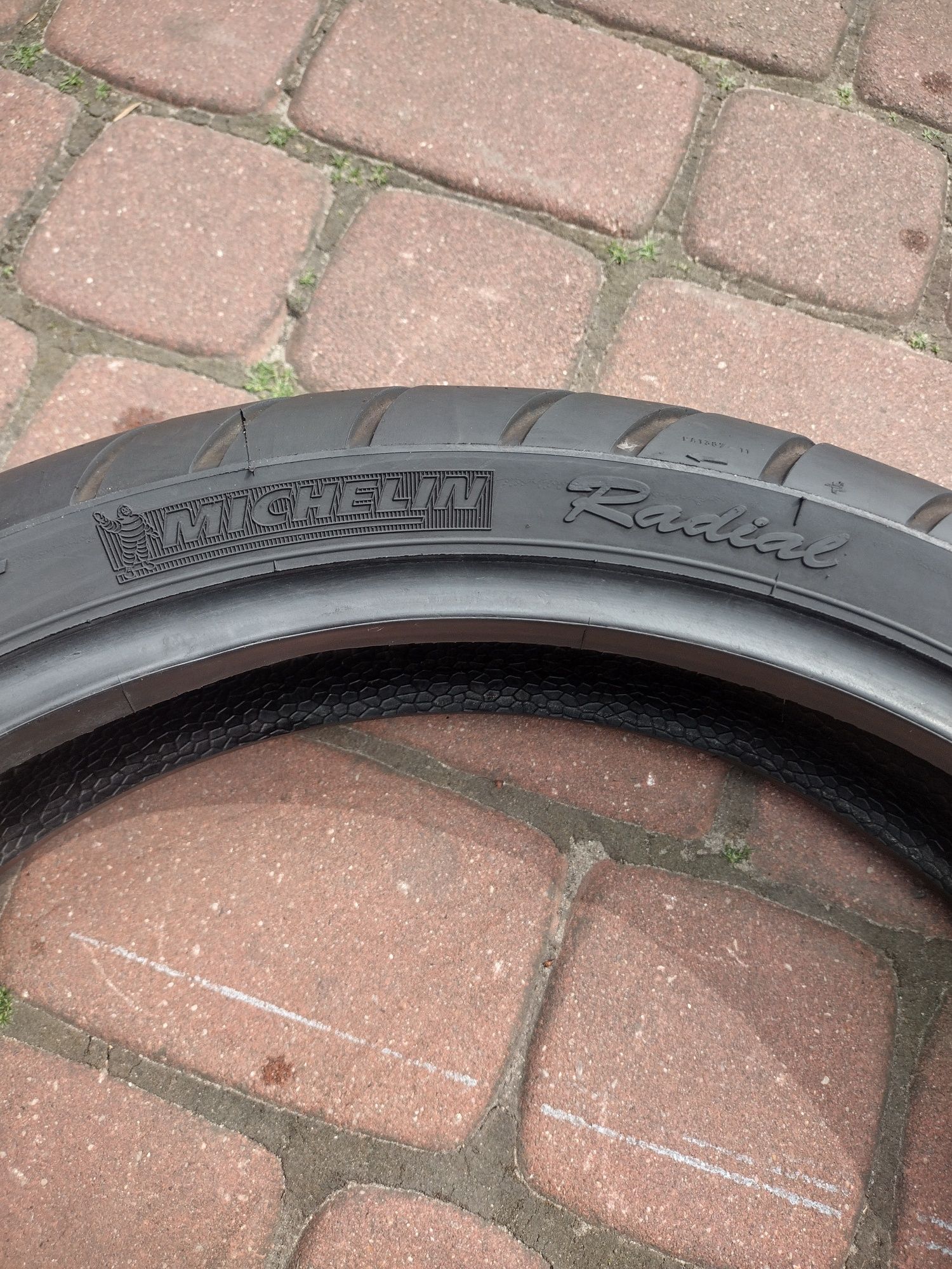 1x Opona motocyklowa MICHELIN 120/70ZR17.