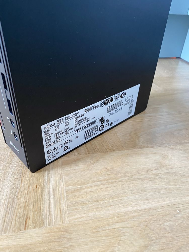 Komputer Fujitsu Esprimo Q558 i5-8400T