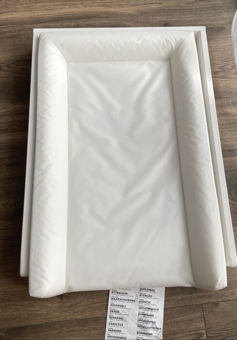 Przewijak na komodę Luna razem z materacem Ikea