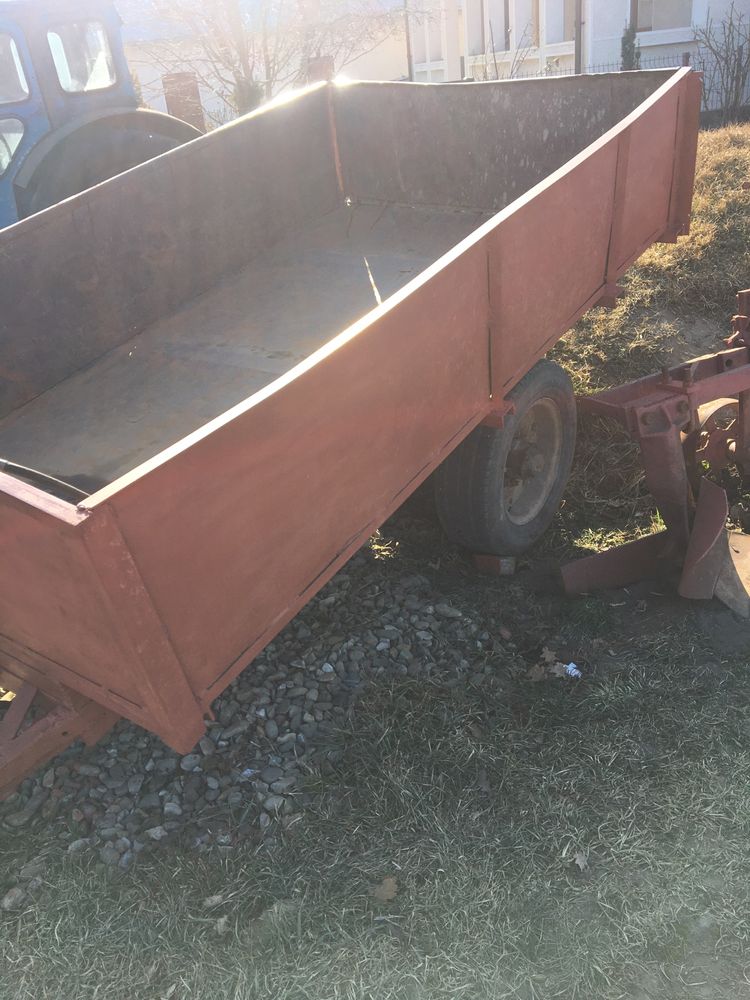 Продам причеп з циліндром.