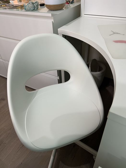 Secretaria e cadeira