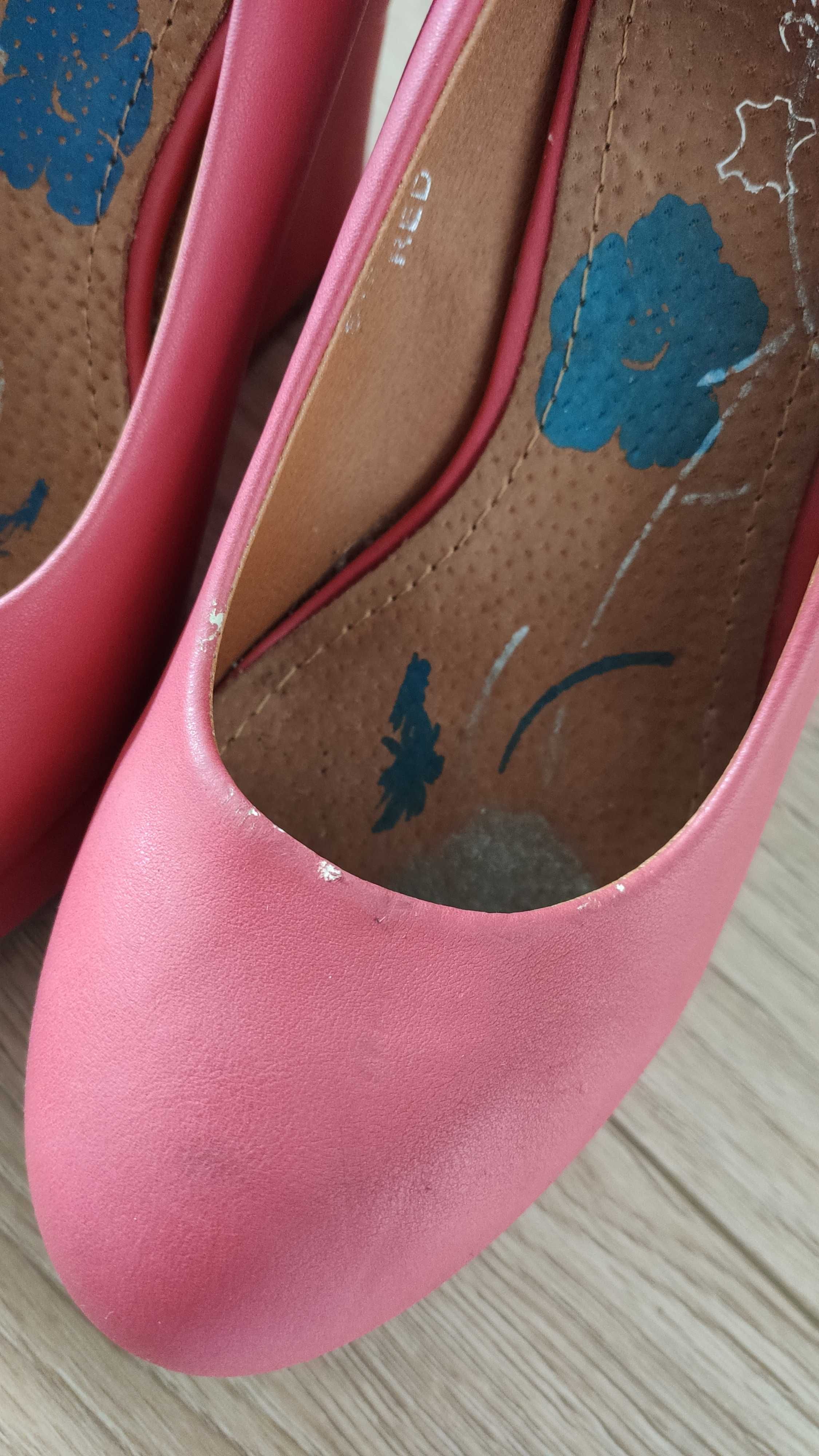 Czerwone buty na platformie