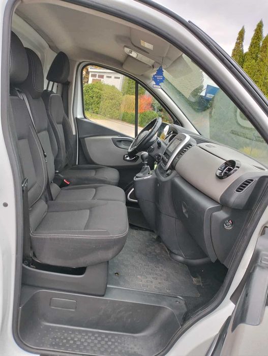 ładny Renault Trafic w longu L2H1 2016r polecam