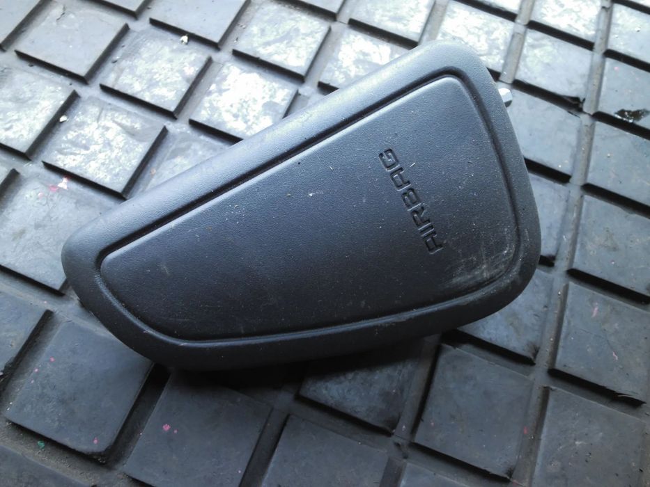 OPEL CORSA C PODUSZKA FOTELA LEWA 13104128  3 DRZWI