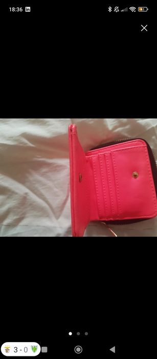 Carteira rosa fluorescente pouco usada com muita arrumação