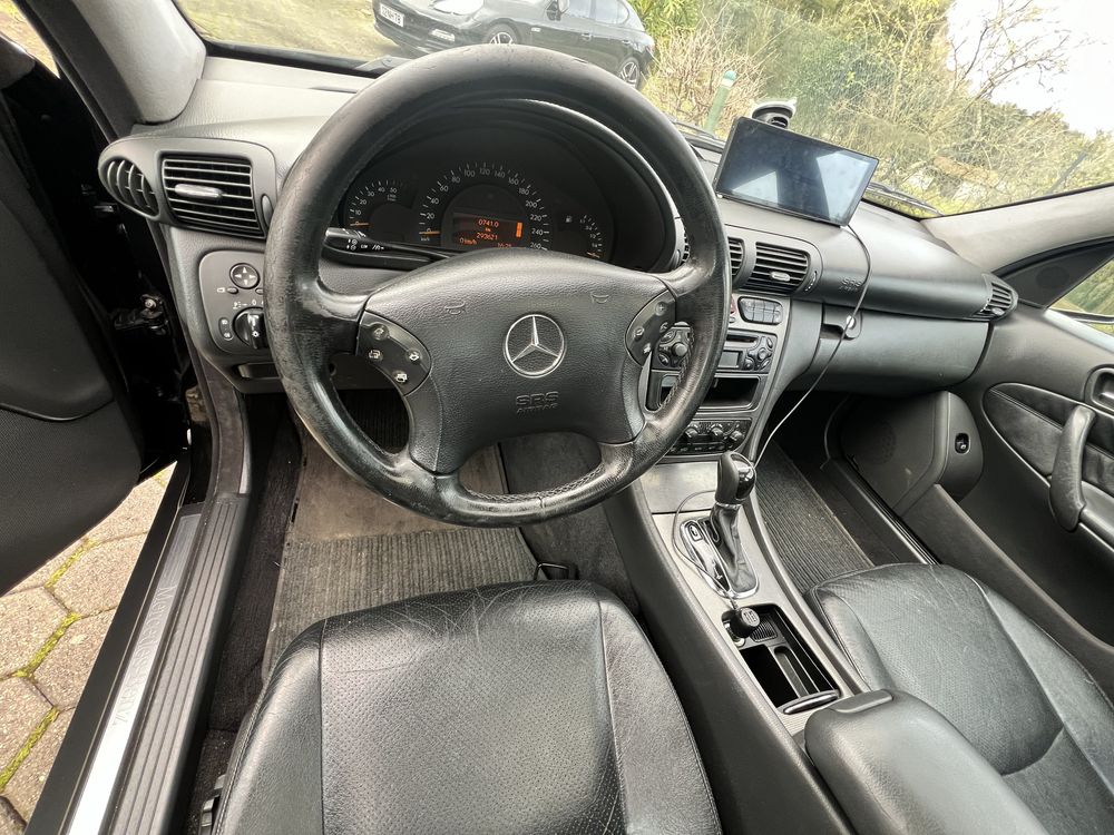 Mercedes c220 Avantgarde caixa aut tecto pele poucos km