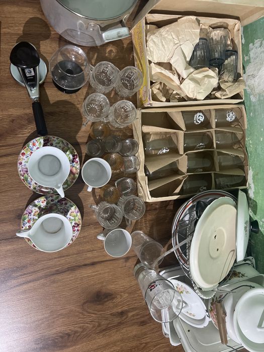 Посуд чашки/рюмки/ стакани/ кастрюлі