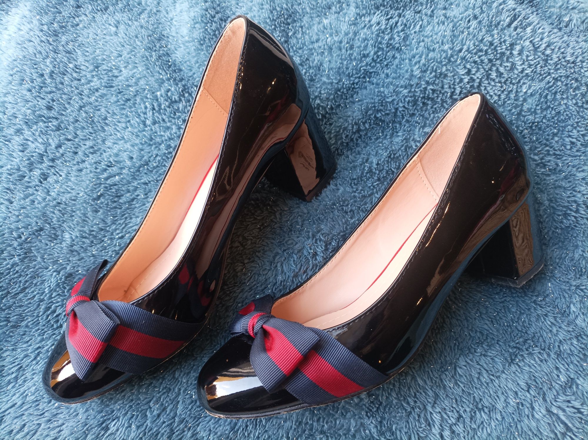 Sapatos "Formais" com laço