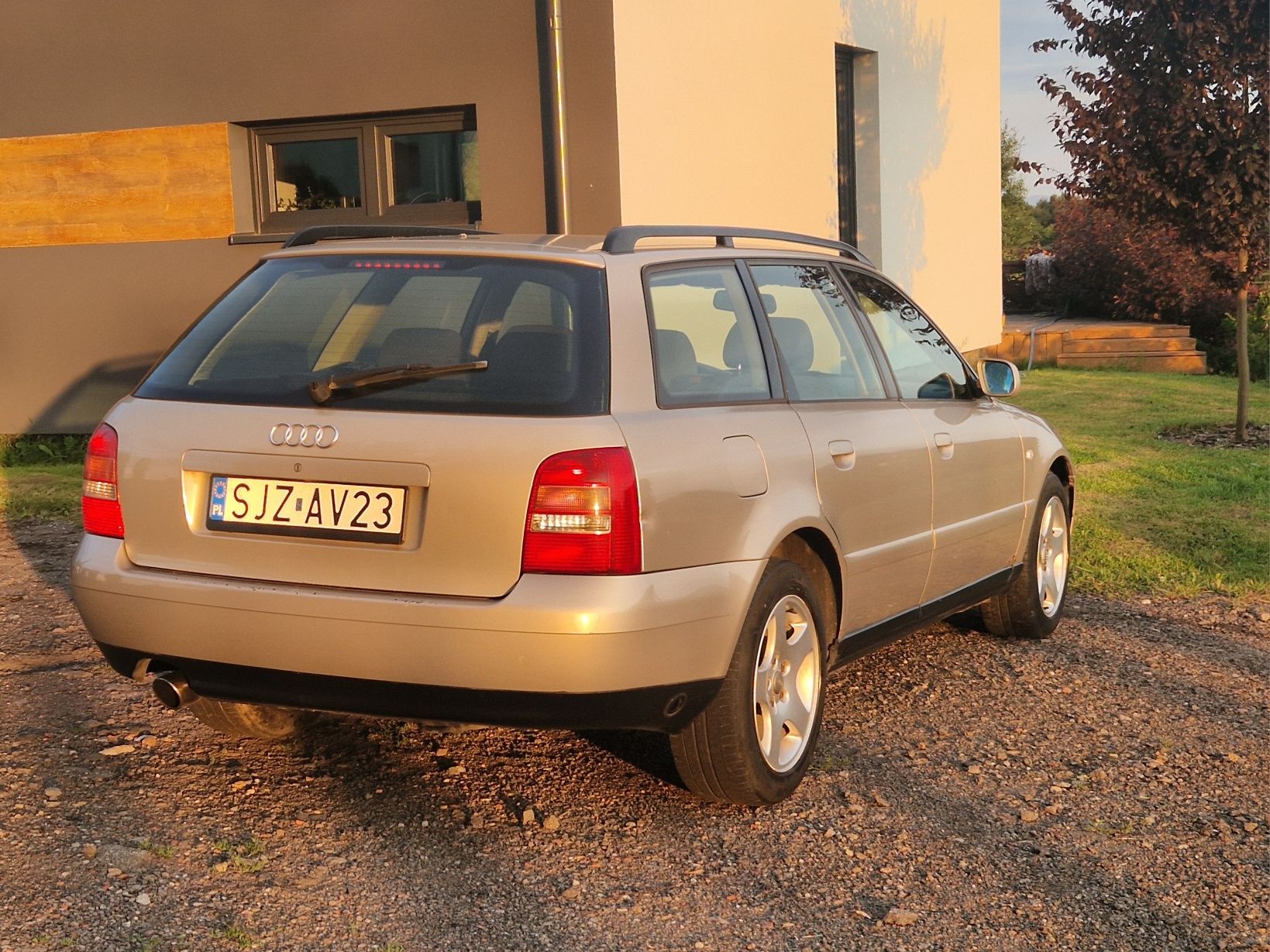 Audi A4 B5 kombi  1.6 + LPG
