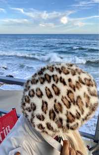 Модная норковая шапка-кепи с леопардовым принятом.Скандинавская норка