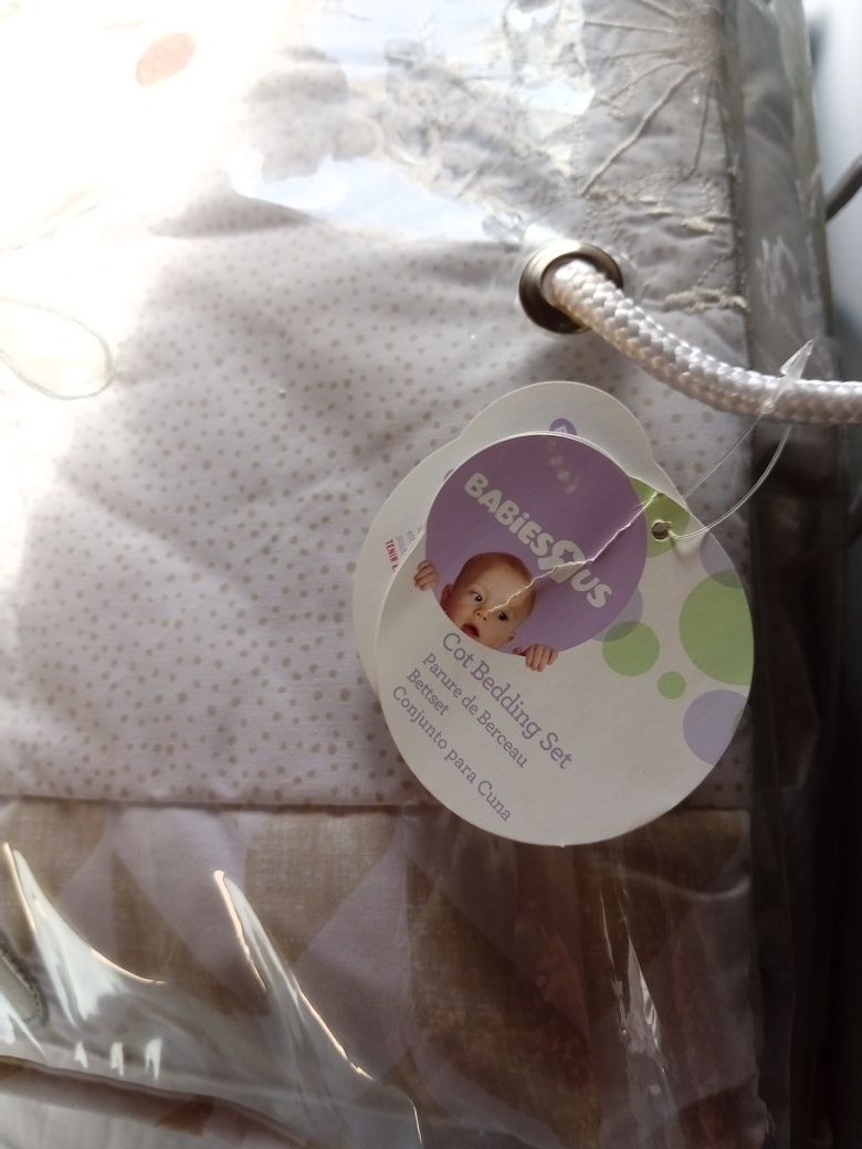 Cama para bebê nova