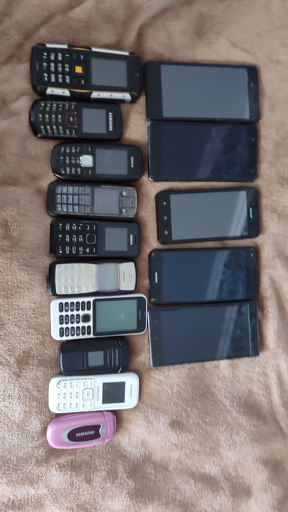 Невеликий лот телефонів Nokia/Samsung/Huawei/Lenovo/Texet
