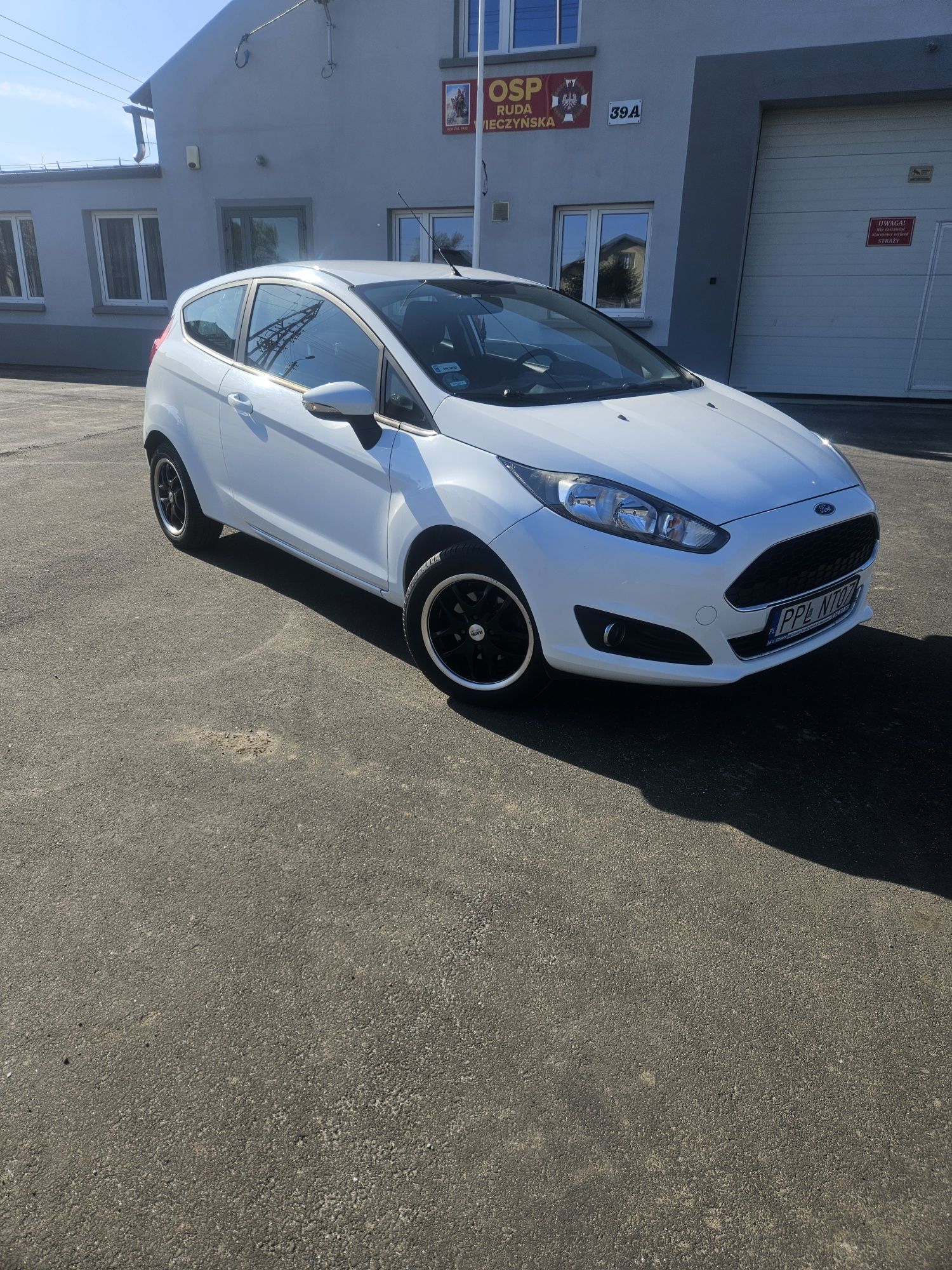 Ford Fiesta mk7 2017r 1.25 benzyna niski przebieg zadbana