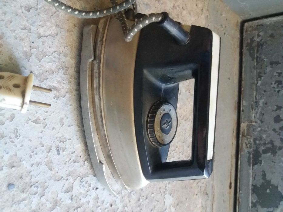 Утюг с подставкой