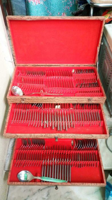 Faqueiro novo com mais de 80 peças vintage