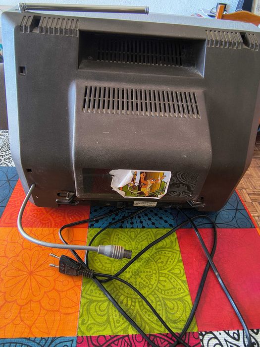 TV retro a preto e branco, a funcionar - Philips TX - ecran 29cm