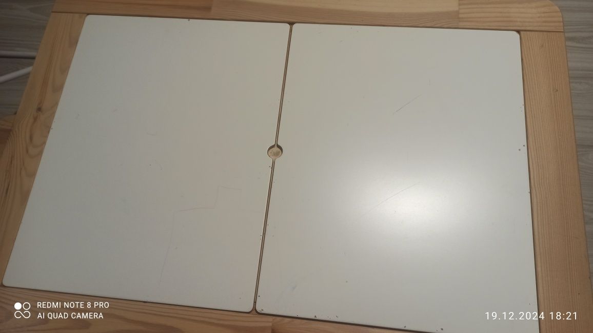 ikea flisat z krzesełkami i pojemnikami