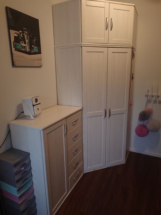 Meble zestaw do pokoju dziecięcego, młodzieżowe. Szafa, komoda, regał.