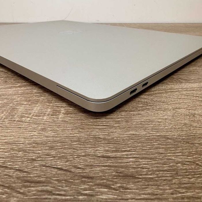 MacBook Pro 16" i7 / 16Gb DDR4 / SSD 512Gb / Radeon 5300m (код: M0541)