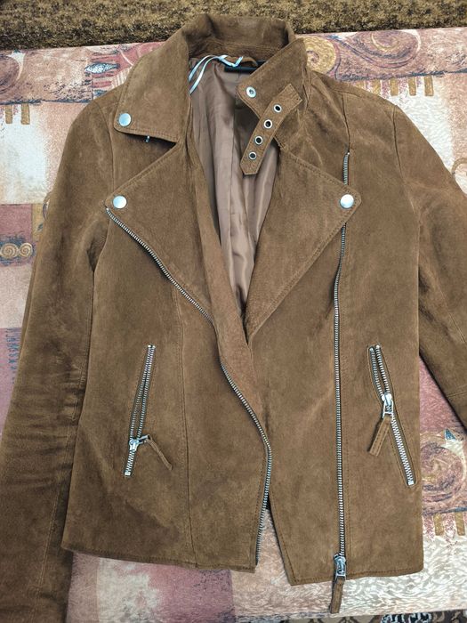 Замшева курточка,в гарному стані,розмір 42