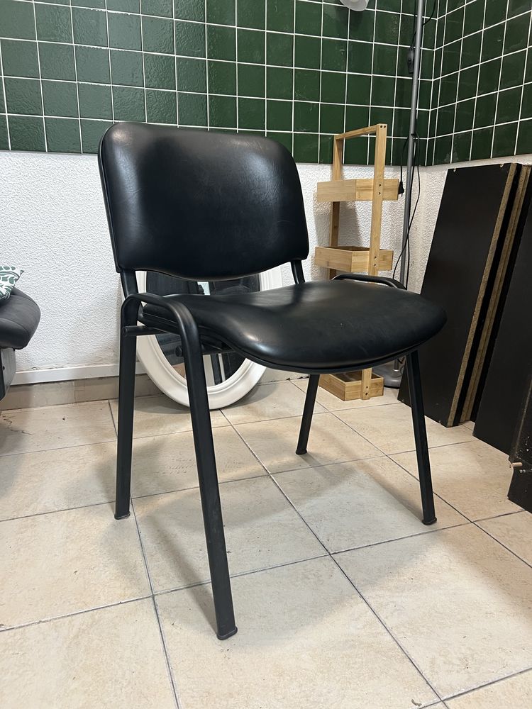 Cadeira de cabeleireiro em napa preta