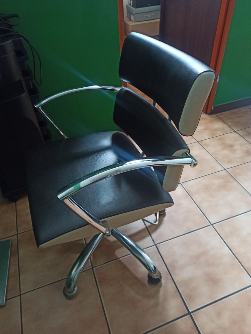 Dwa fotele fryzjerskie PANDA