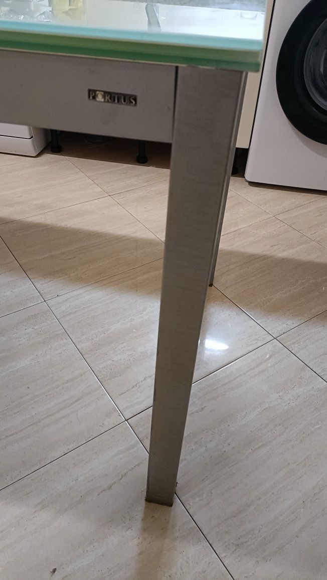 Mesa de vidro com dupla extensão e cadeiras