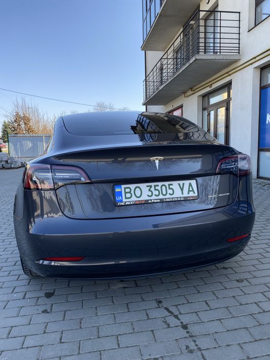 Tesla 3 тесла електромобіль