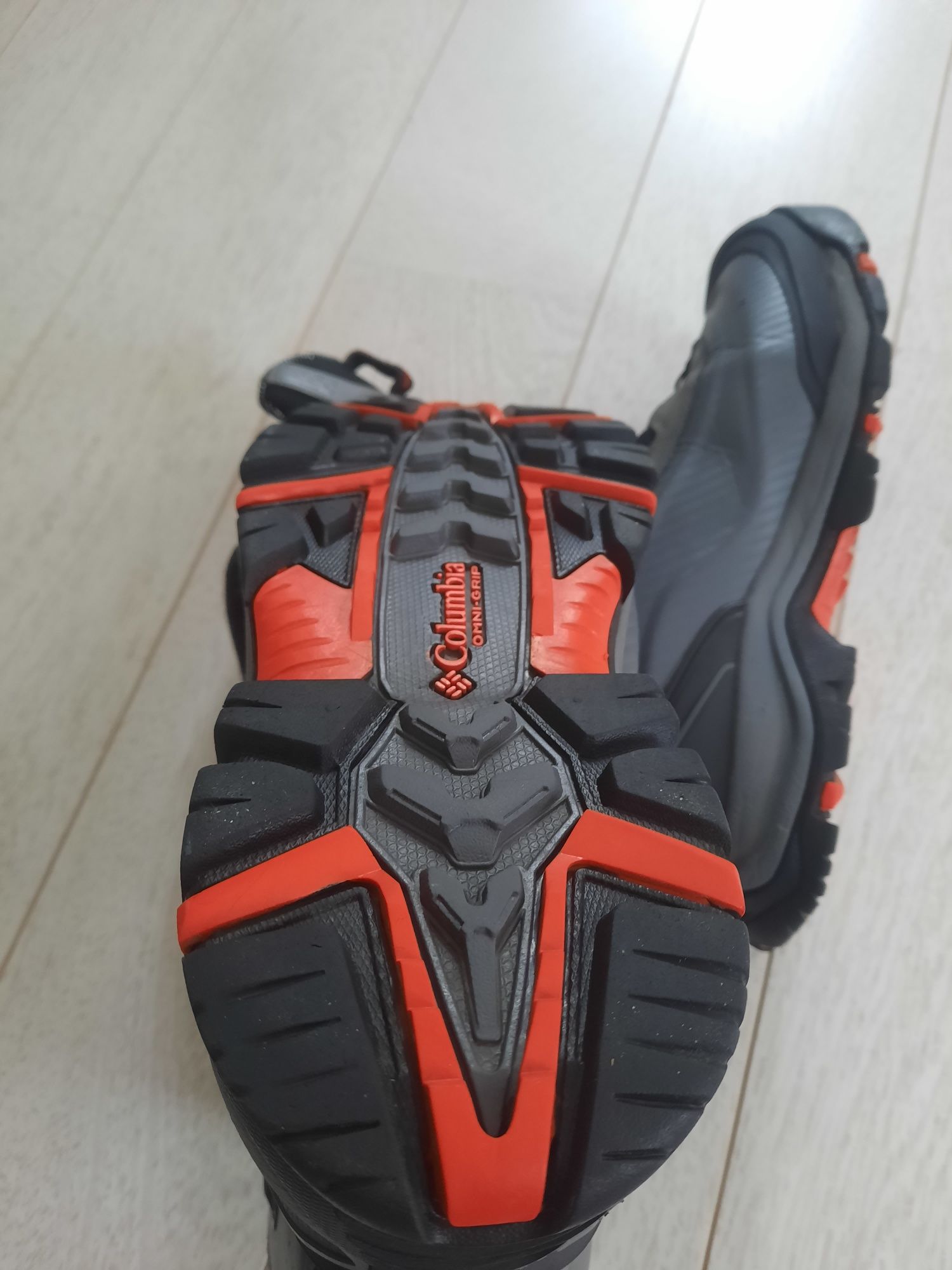 Продам зимові черевикм Columbia