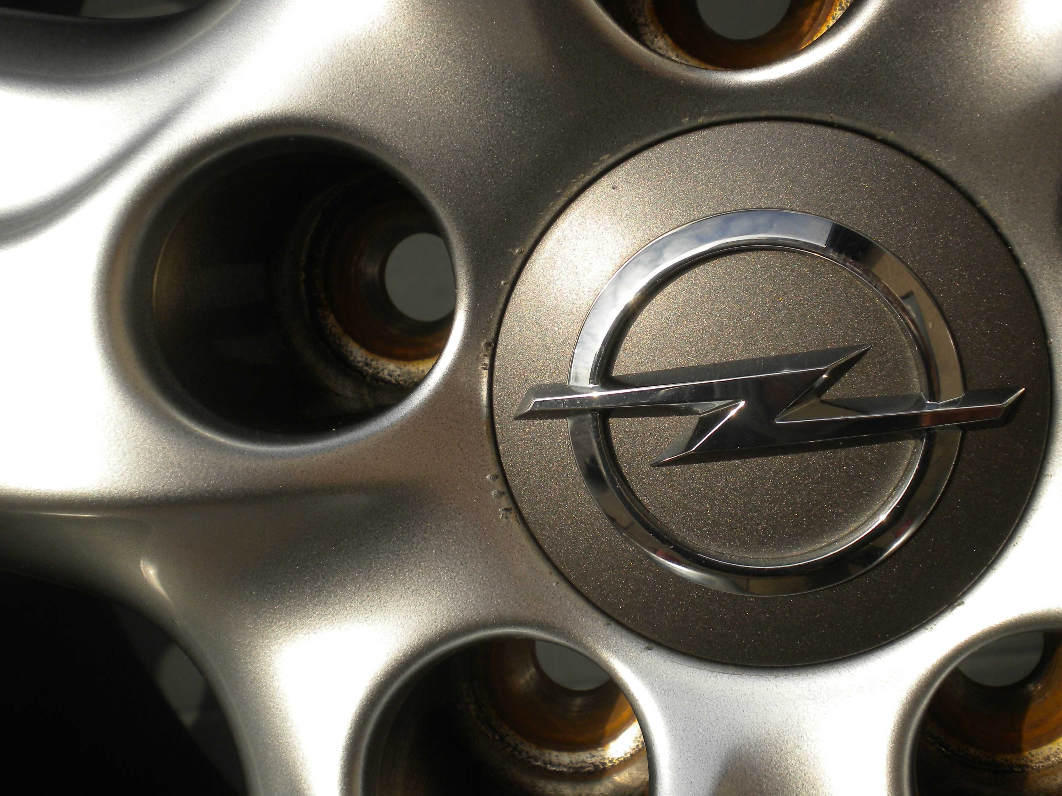 Felgi aluminiowe fabryczne 17 5x110 Opel Adam Corsa D E czujniki TPMS