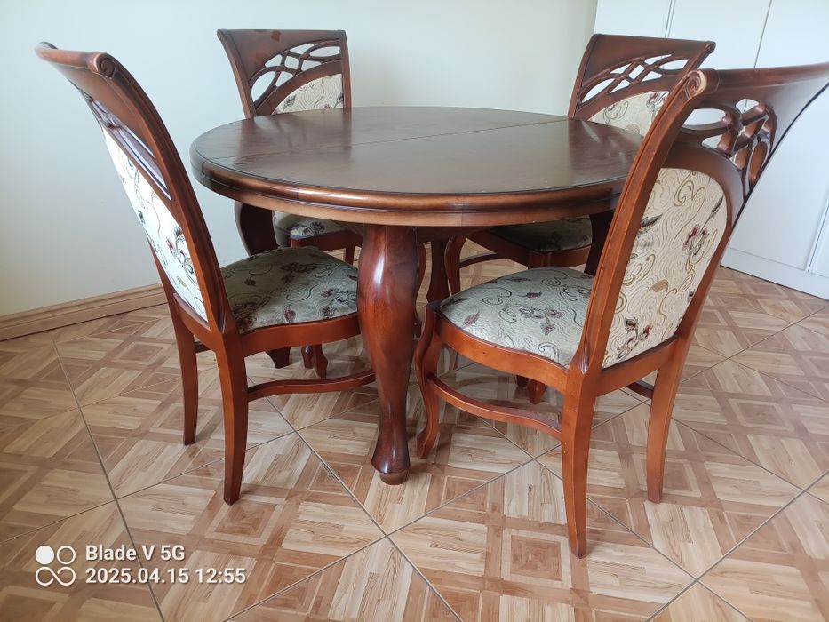 Duży stół drewniany + 8 krzeseł  rozkładany