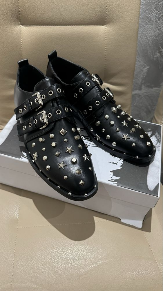Buty damskie czarne r.40.Nowe.