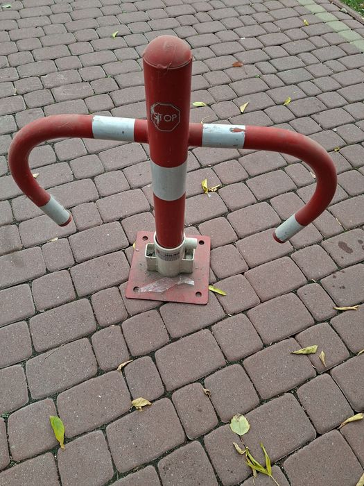 Blokada parkingowa słupek parkingowy