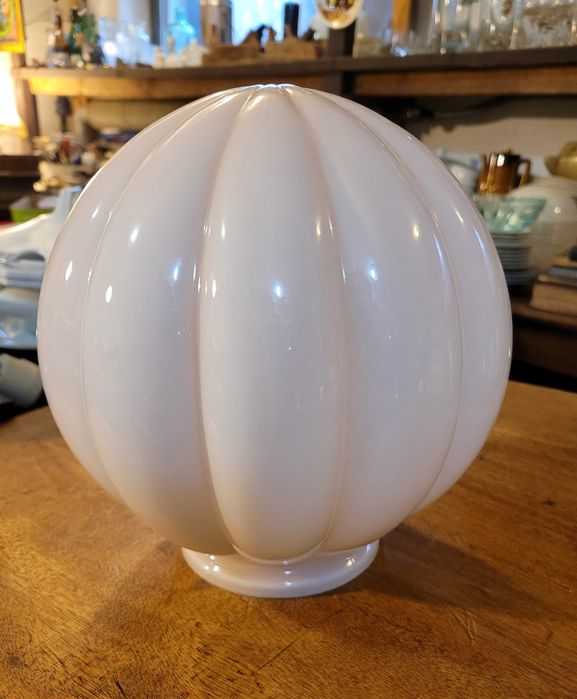 Stary szklany klosz do lampy w stylu art deco